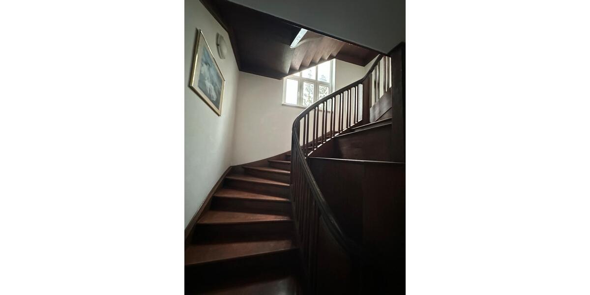 Etagenwohnung Am Ettersberg - 8 Zimmer, 250 m&sup2;, 4.500&euro; | Angebot:24873686