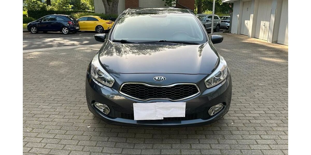 Kia ceed / Ceed 116.000 km 8.300 &euro; Bonn 53123