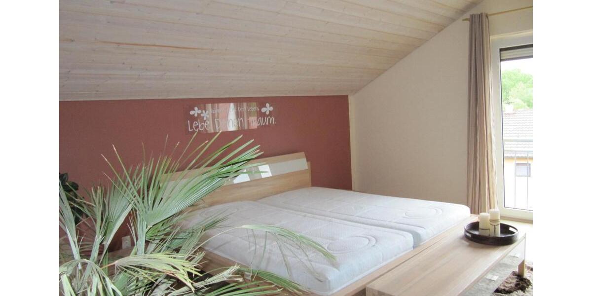 Dachgeschoßwohnung Thalmassing - 3.5 Zimmer, 102 m&sup2;, 800&euro; | Angebot:26405809