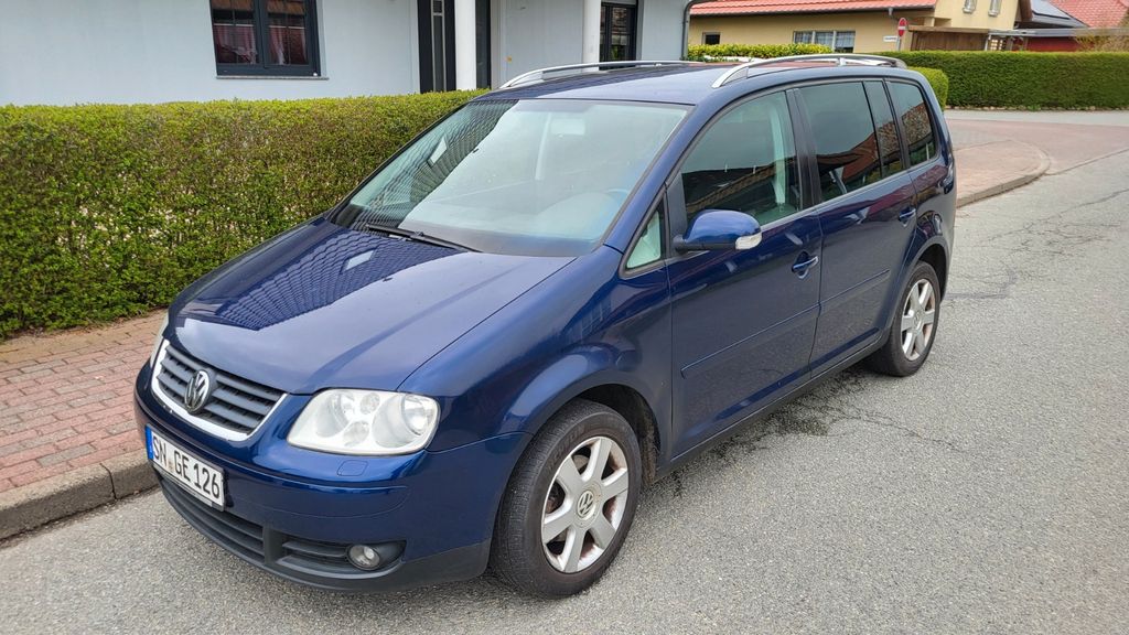 VW Touran 274.000 km 1.999 &euro; Leezen 19067