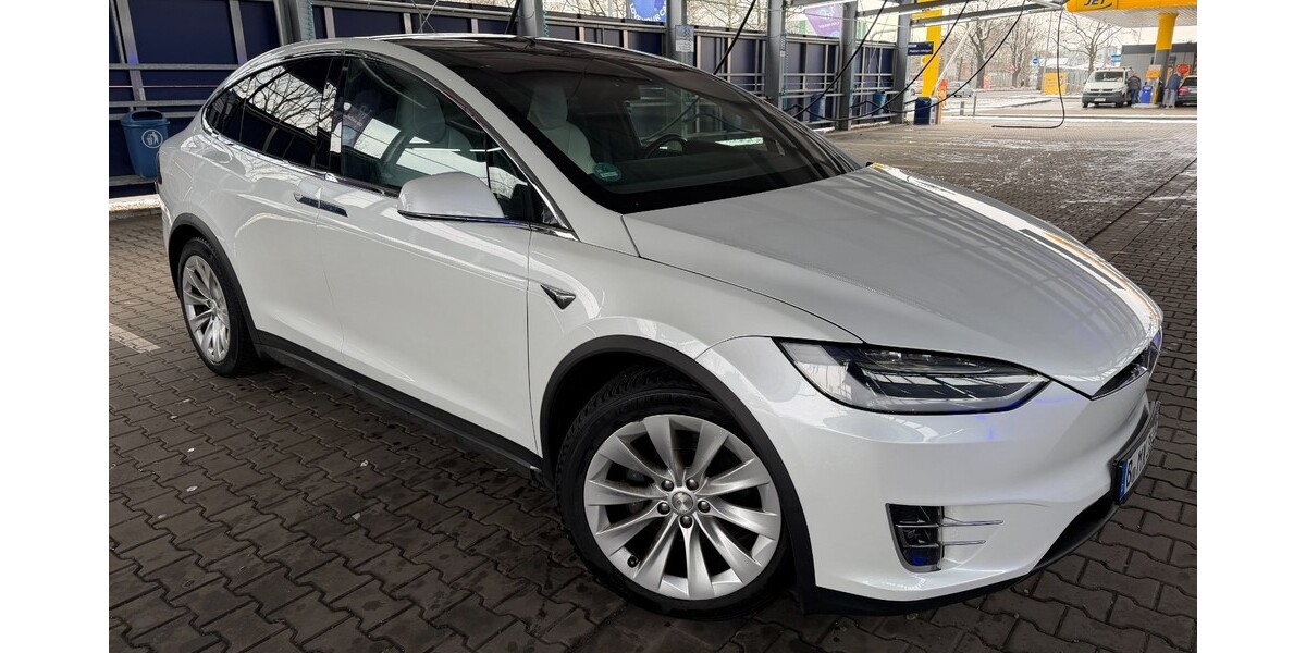 Tesla Model X 153.000 km 39.000 &euro; Berlin 10178