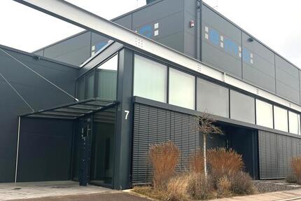 Gepflegte Büroetage mit 3 Büroräumen in Gewerbelage von Langenau zimmer