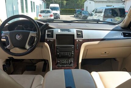 Cadillac Escalade 150.000 km 18.000 &euro; Brandis 04821