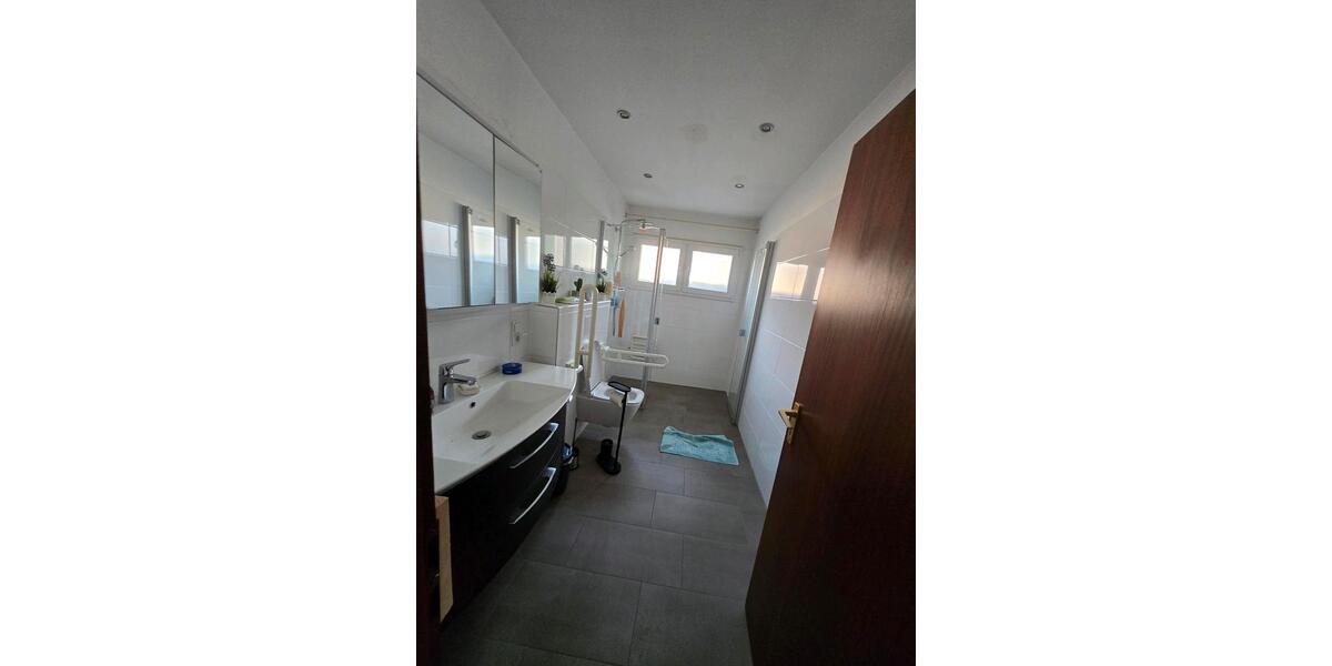 Bungalow Hambühren - 6 Zimmer, 200 m&sup2;, 1.500&euro; | Angebot:26375609