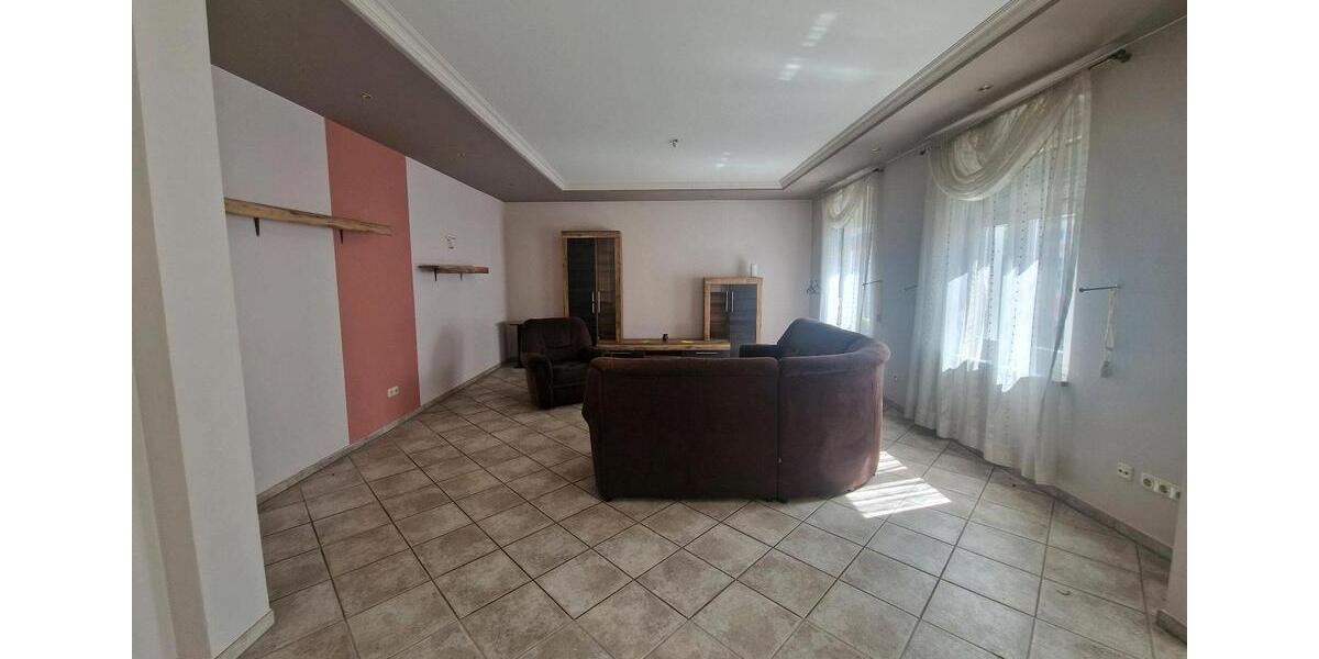 Etagenwohnung Deggendorf - 5 Zimmer, 150 m&sup2;, 1.600&euro; | Angebot:26384491