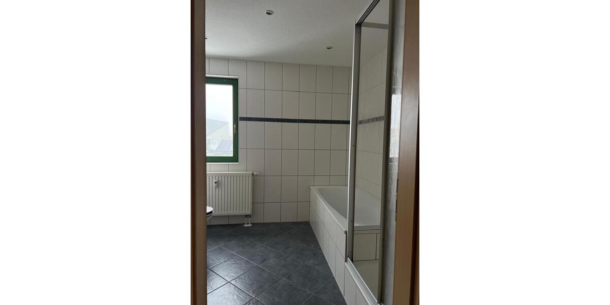 Dachgeschoßwohnung Altenburg - 2 Zimmer, 66 m&sup2;, 363&euro; | Angebot:25182330