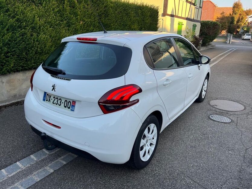 Peugeot 208 133.000 km 4.999 € Lörrach 79540