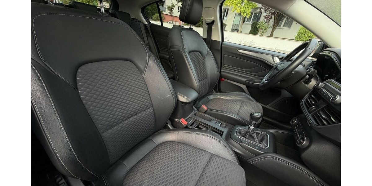 Ford Focus Titanium Lim. Head-Up Panorama 155.000 km 6.990 &euro; Neckarsulm 74172