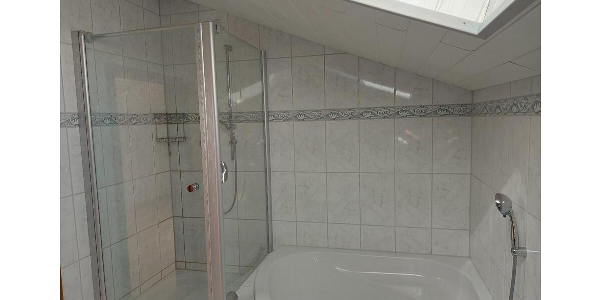 Sehr schöne 5 Zimmer-Wohnung in traumhafter Lage 5 zimmer