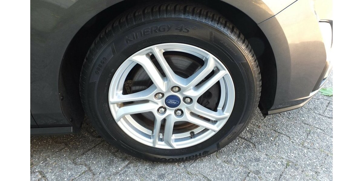 Ford Focus NAVI BLUETOOTH SHZ PARCTRONIC 1 HAND 131.112 km 10.908 &euro; Köln 50858