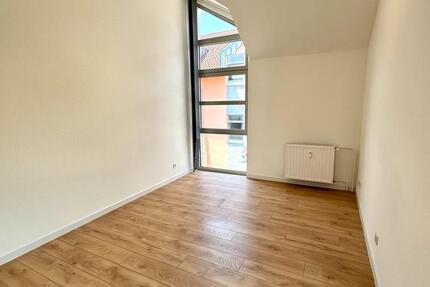 neuwertige 1,5 ZKB nahe Uni Saarbrücken mit Küche + Stellplatz zimmer