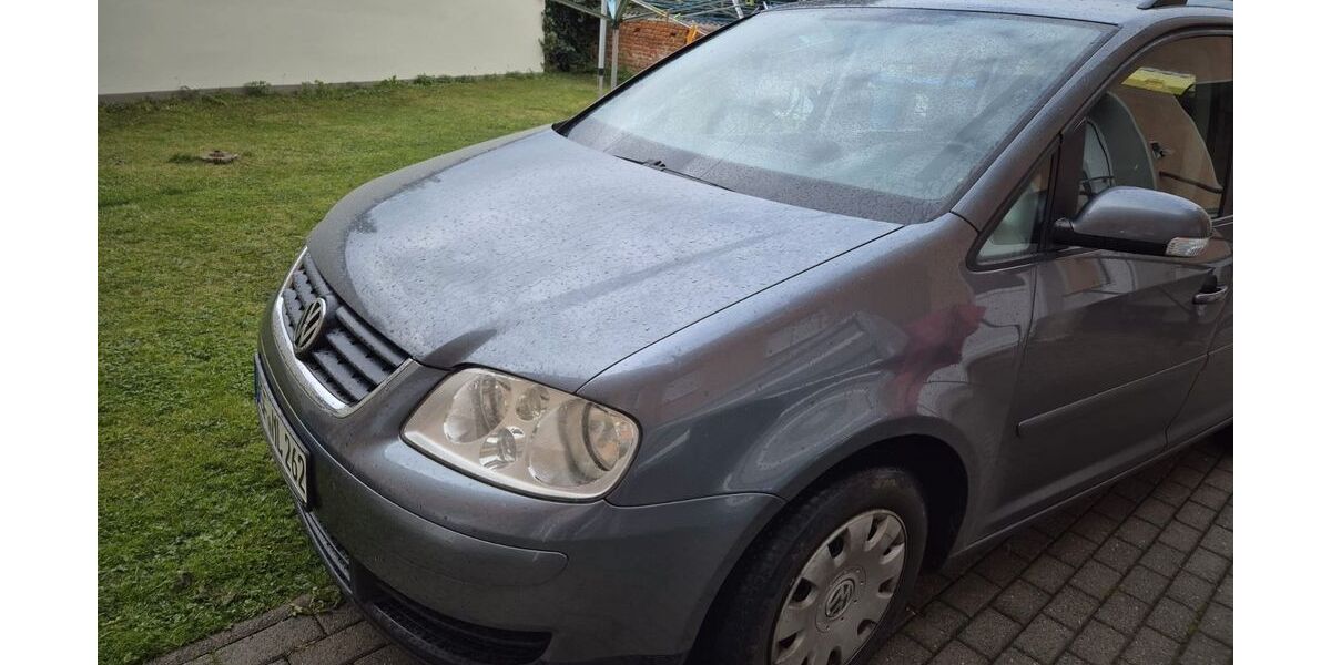VW Touran 206.000 km 3.222 &euro; Teuchern 06682