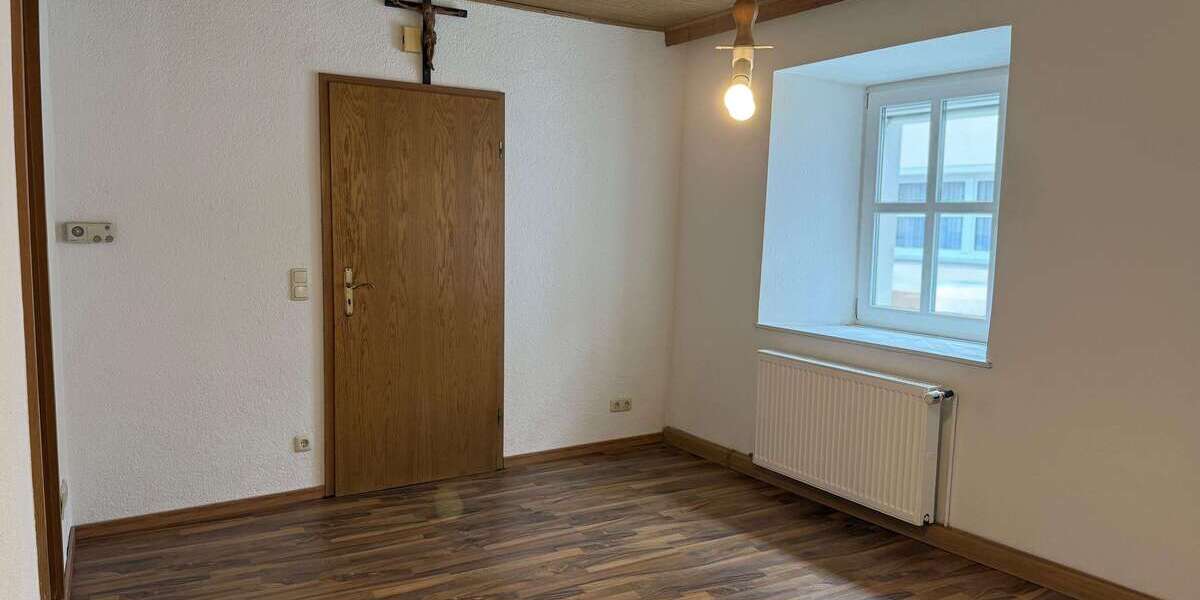 Einfamilienhaus Tirschenreuth - 3 Zimmer, 60 m&sup2;, 72.000&euro; | Angebot:26180238