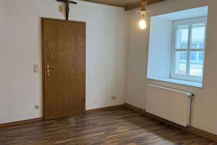 Haus Tirschenreuth - 3 Zimmer, 60 m&sup2;, 72.000&euro; | Angebot:26180238
