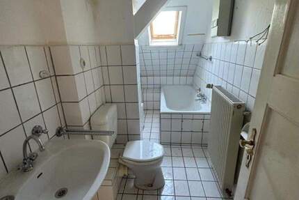 Ruhige DG Wohnung in gepflegtem Haus 4 zimmer