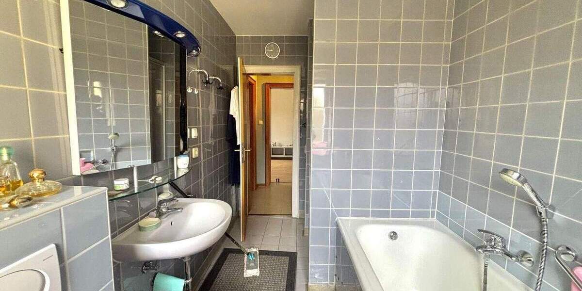 Mehrfamilienhaus, Wohnhaus Karlstadt - 8 Zimmer, 297 m&sup2;, 650.000&euro; | Angebot:25896227