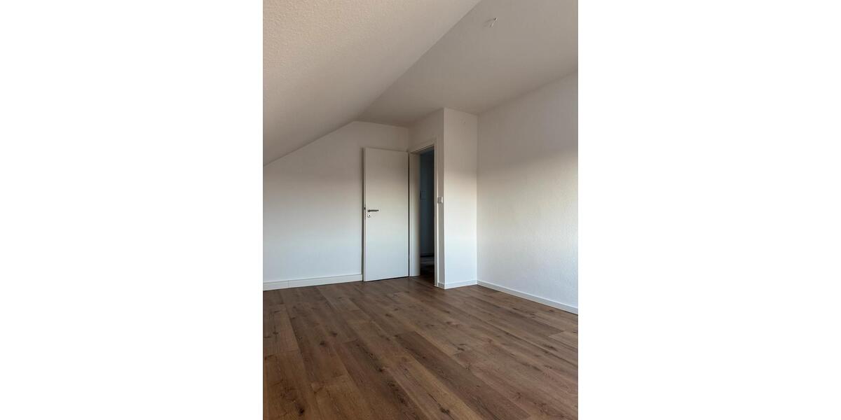 Dachgeschoßwohnung Bergrheinfeld - 2 Zimmer, 50 m&sup2;, 600&euro; | Angebot:26250527
