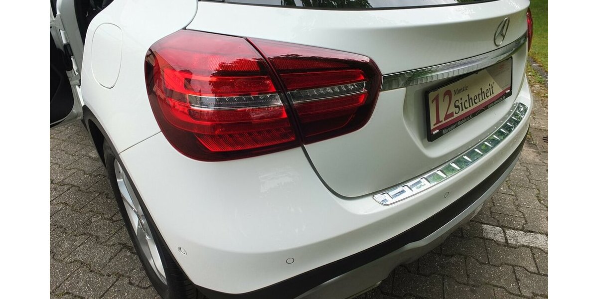 Mercedes-Benz GLA 180 PANORAMADACH LED NAVI AHK 18 Zoll LMF PTS 61.968 km 18.908 &euro; Köln 50858