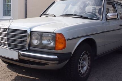 Mercedes-Benz 200 120.000 km 12.000 &euro; Kölln-Reisiek 25337