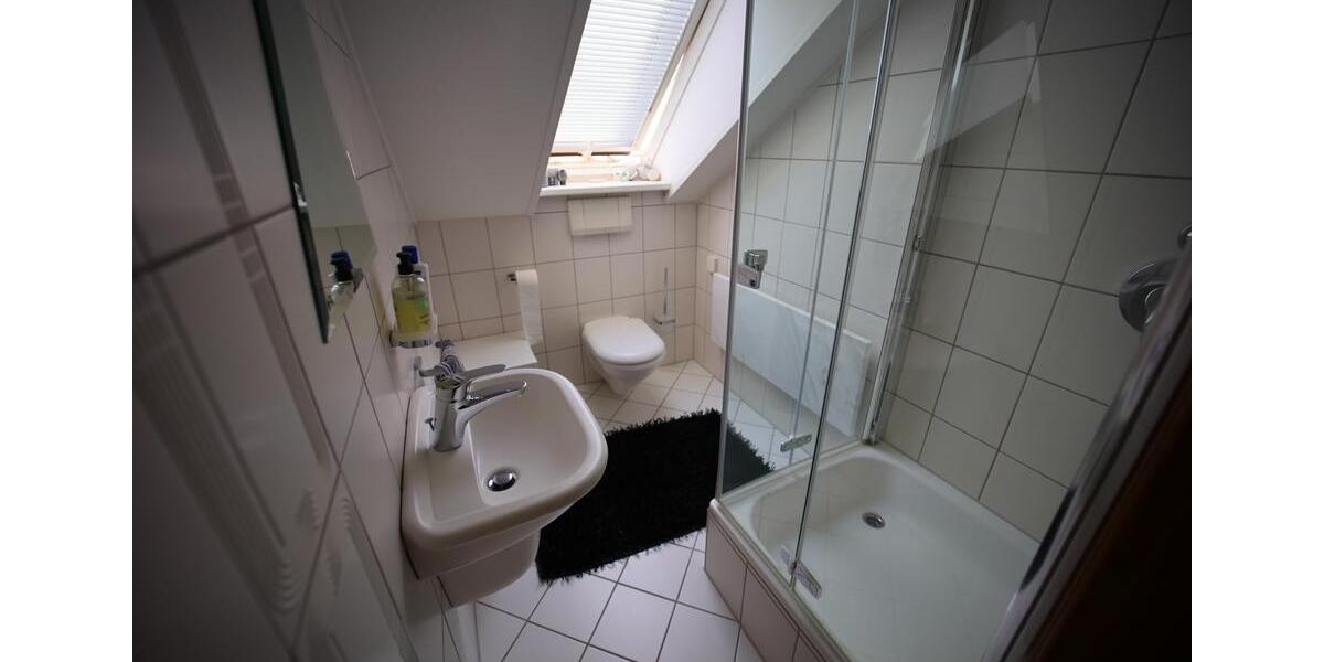 Mehrfamilienhaus, Wohnhaus Neutraubling - 9 Zimmer, 273 m&sup2;, 690.000&euro; | Angebot:26040333