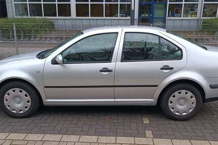 VW Bora 221.000 km 2.950 € Düsseldorf 40477