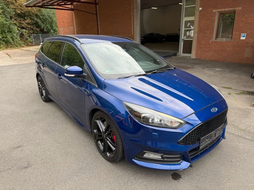 Ford Focus 193.000 km 11.800 € Fürth 90768
