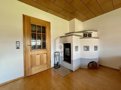 GEMÜTLICH MIT EINLIEGERWOHNUNG UND GARAGE - Etagenwohnung Stiefenhofen | Angebot:27081368