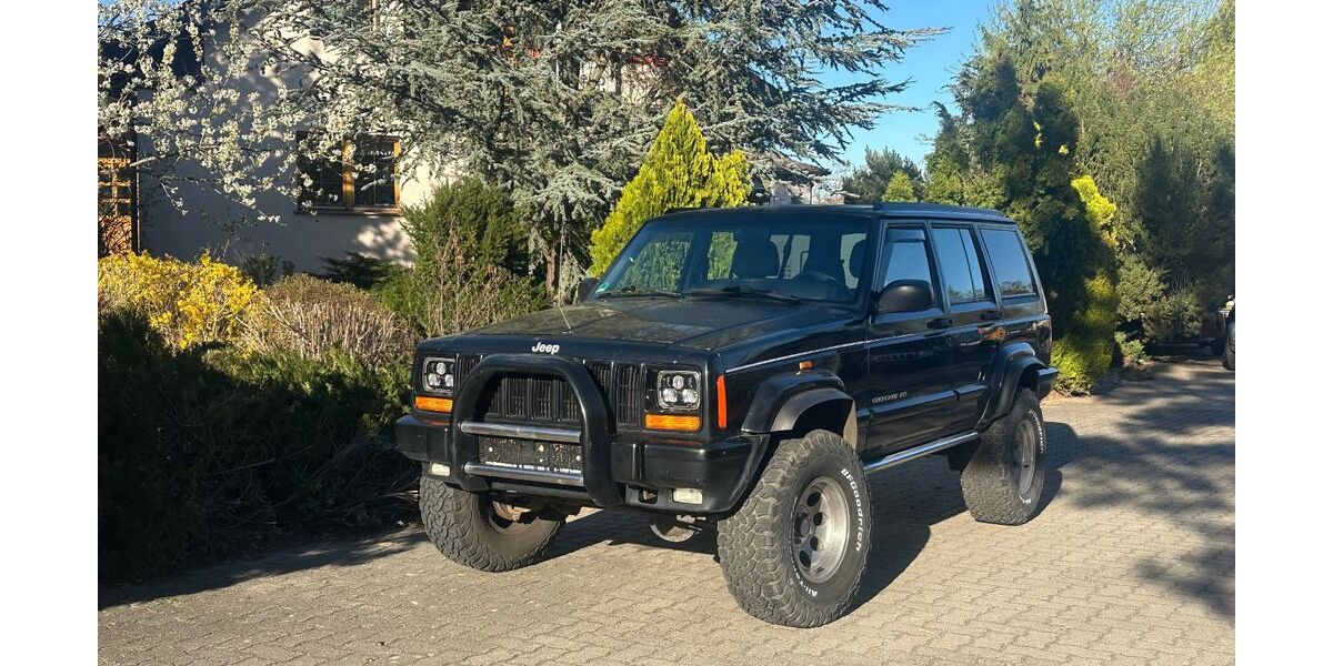 Jeep Cherokee 213.500 km 14.875 &euro; Trebbin 14959