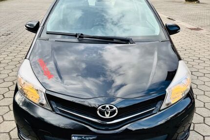 Toyota Yaris 76.000 km 6.400 &euro; Wedel 22880
