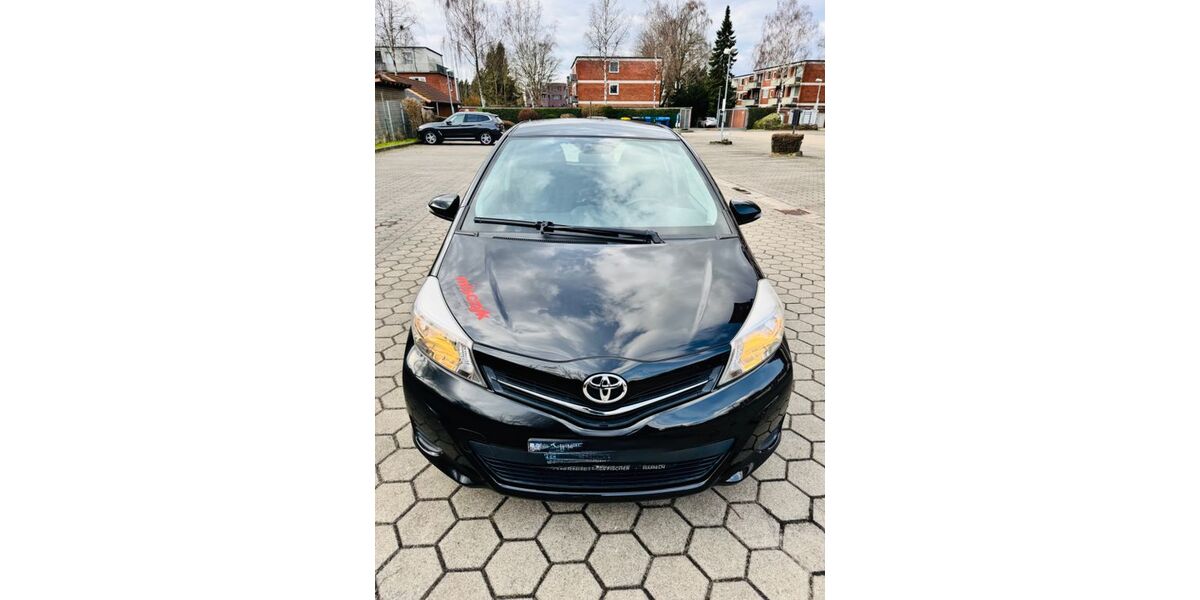 Toyota Yaris 76.000 km 6.400 &euro; Wedel 22880