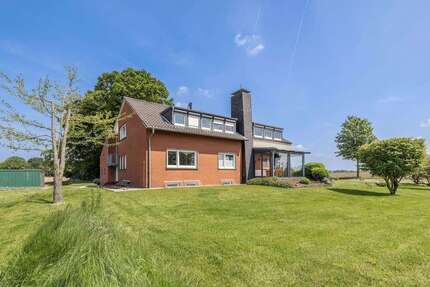 Haus zum Kaufen in Bedburg-Hau 675.000 € 320 m² 10 zimmer