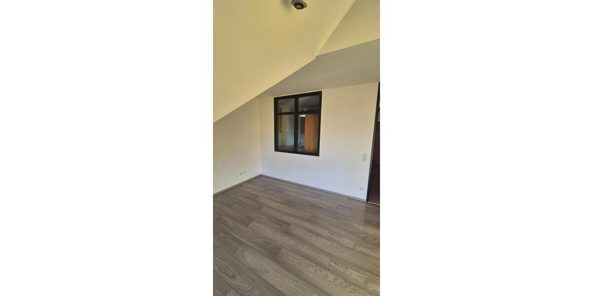 Herrliche Dachwohnung in MUC-Feldmoching von Privat zu verkaufen 1 zimmer