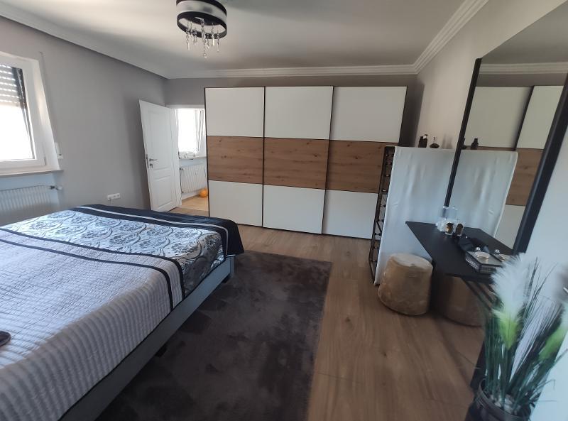 5 Zi. OG Wohnung mit Gartennutzung, Balkon und Garage 5 zimmer