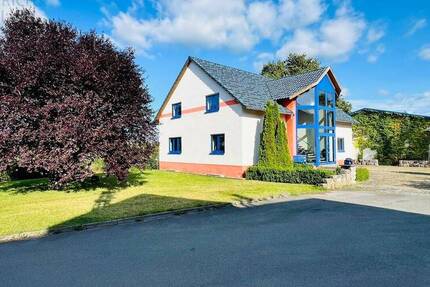 Großes Wohnhaus mit separater Halle ideal als Firmensitz sowie großes Grundstück in Geraberg 1 zimmer