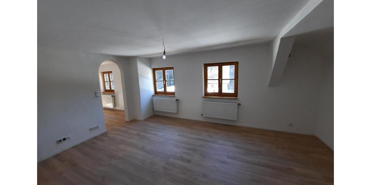 Etagenwohnung Durach - 3 Zimmer, 95 m&sup2;, 1.300&euro; | Angebot:26321397