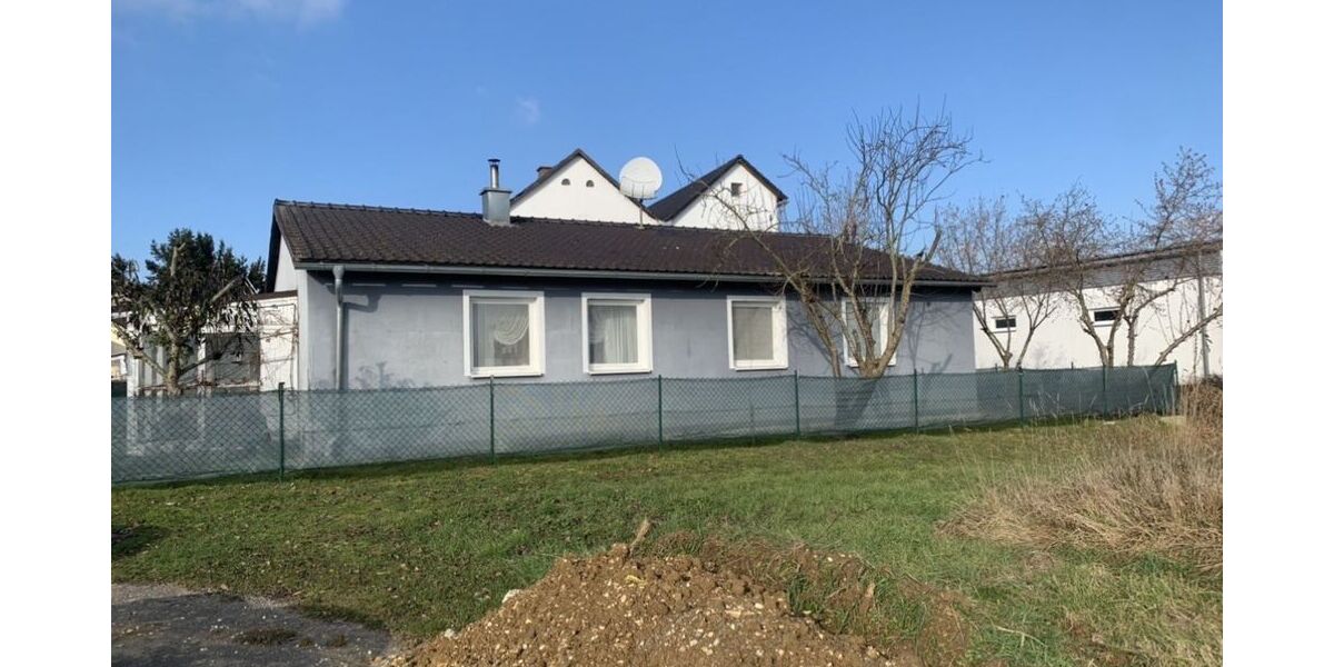 Zwei Einfamilienhäuser mit viel Platz im Zentrum von 84085 Langquaid - Einfamilienhaus Langquaid | Angebot:26624418