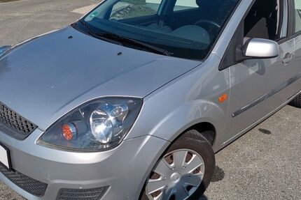 Ford Fiesta 65.100 km 2.599 &euro; Fürth 90762