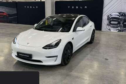 Tesla Model 3 43.392 km 31.200 &euro; Hanau 63457