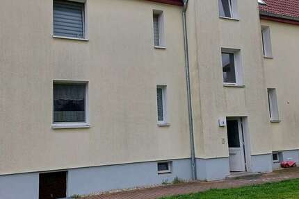 Wohnung Bitterfeld-Wolfen Wolfen - 3 Zimmer, 67 m&sup2;, 300&euro; | Angebot:27375007
