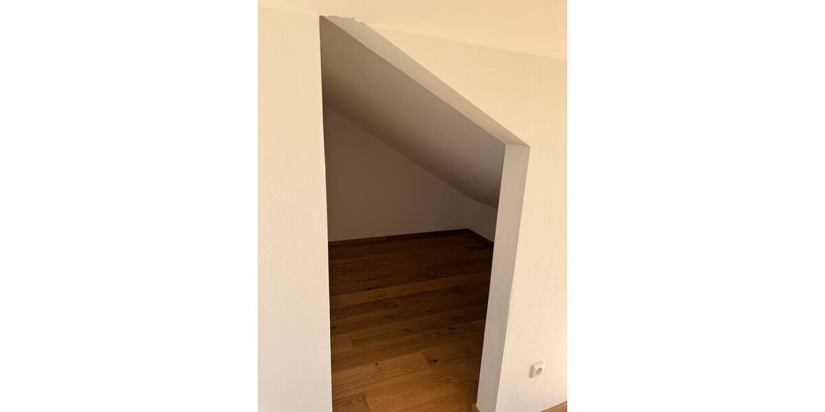 Dachgeschoßwohnung Rosenheim Egarten - 1 Zimmer, 35 m&sup2;, 750&euro; | Angebot:26124383