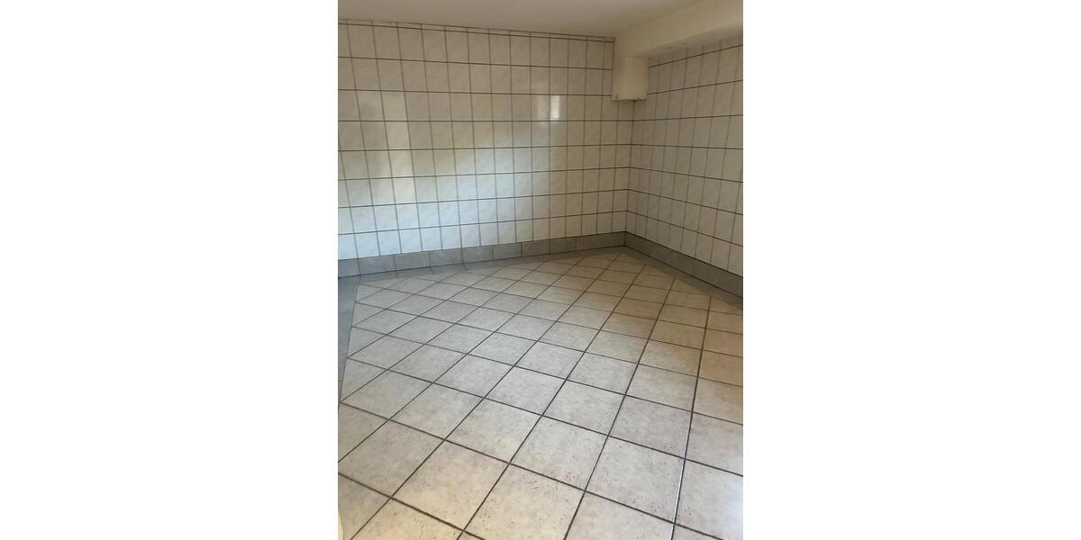 Einfamilienhaus Bergen - 11 Zimmer, 200 m&sup2;, 1.700&euro; | Angebot:26401984