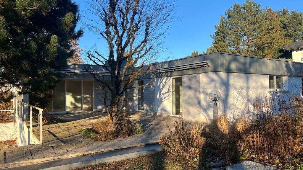 Bungalow Berg Kempfenhausen - 7 Zimmer, 210 m&sup2;, 4.500&euro; | Angebot:23975307