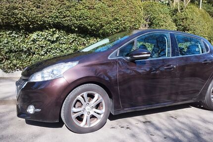 Peugeot 208 130.500 km 4.900 &euro; München 81925