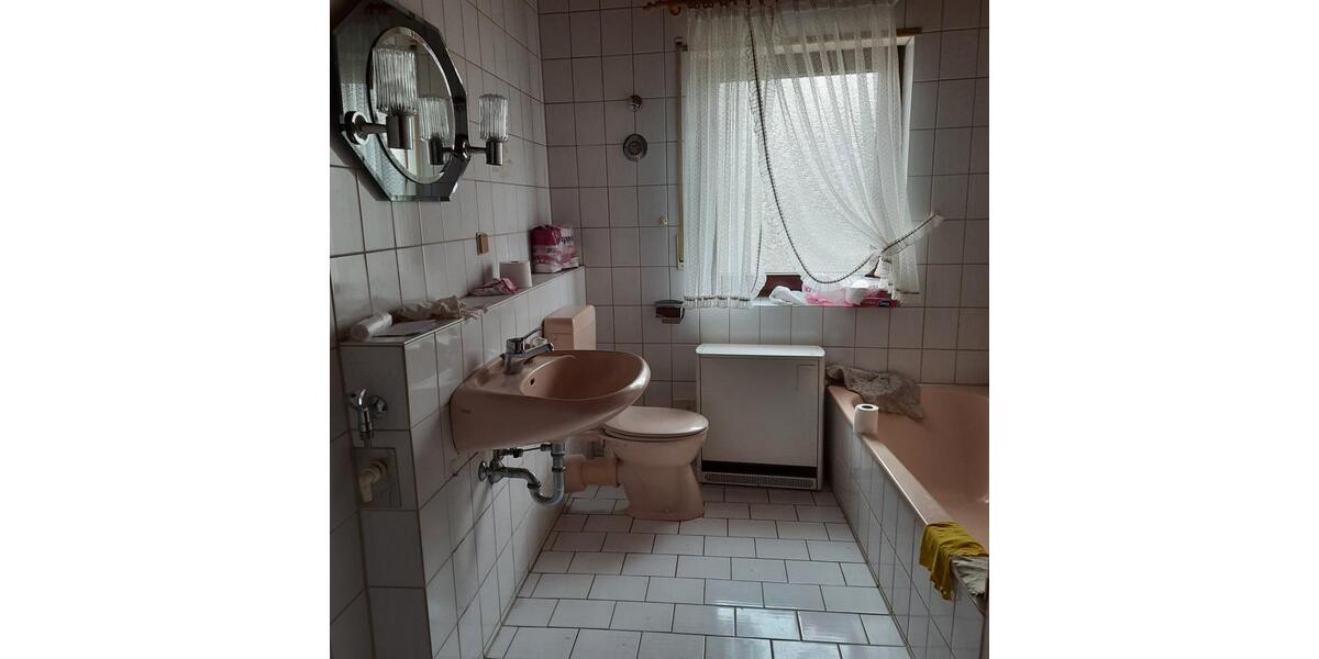 Etagenwohnung Bruchsal - 2 Zimmer, 83 m&sup2;, 930&euro; | Angebot:24982578