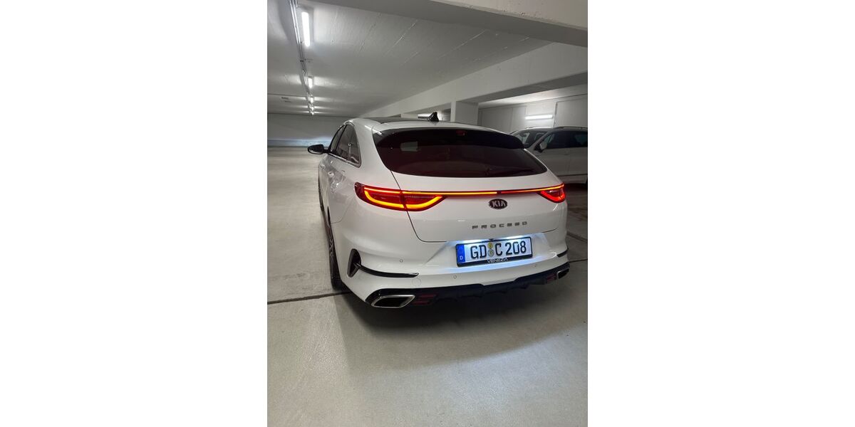 Kia pro ceed / ProCeed 65.000 km 24.790 &euro; Heubach 73540