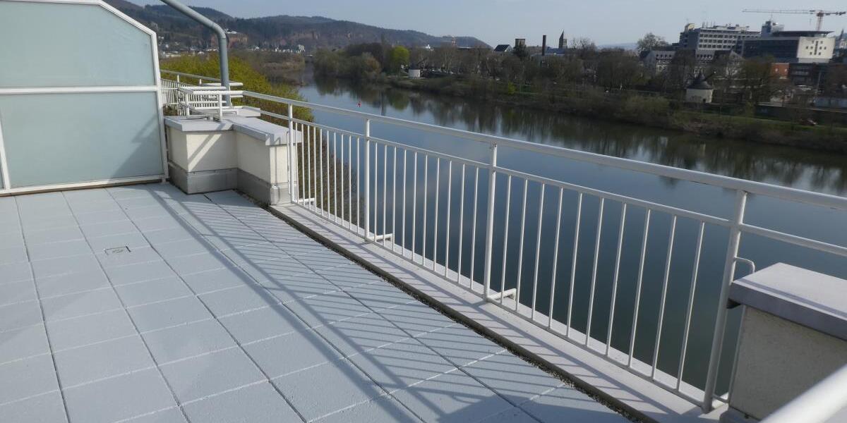 Wohnen mit tollem Moselblick-Attraktive Penthousewohnung mit eigenem Aufzugsausgang an der Mosel - Einfamilienhaus Trier Feyen-Weismark | Angebot:26048722