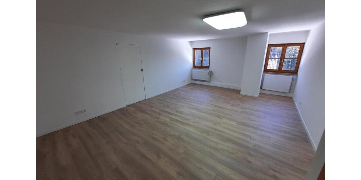 Etagenwohnung Durach - 3 Zimmer, 95 m&sup2;, 1.300&euro; | Angebot:26321397