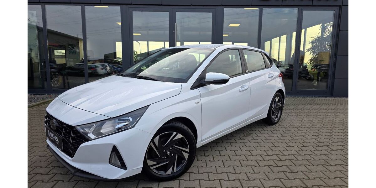 Hyundai i20 64.643 km 14.399 &euro; Damme 49401