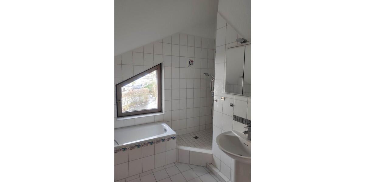 Etagenwohnung Hennef (Sieg) - 4 Zimmer, 120 m&sup2;, 1.400&euro; | Angebot:24983710