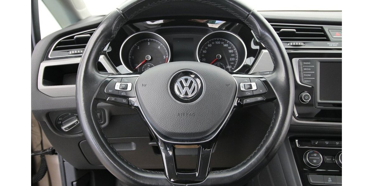 VW Touran 1.6 TDI BMT 7-DSG Comfortline NAVI+ACC 151.032 km 13.900 &euro; Hagenow 19230